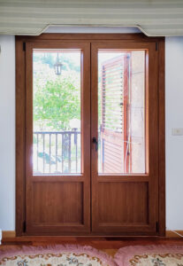 ventana balconera imitación madera en pvc
