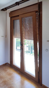puerta balconera oscilobatiente de pvc