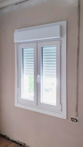 ventana de dos hojas de pvc blanca
